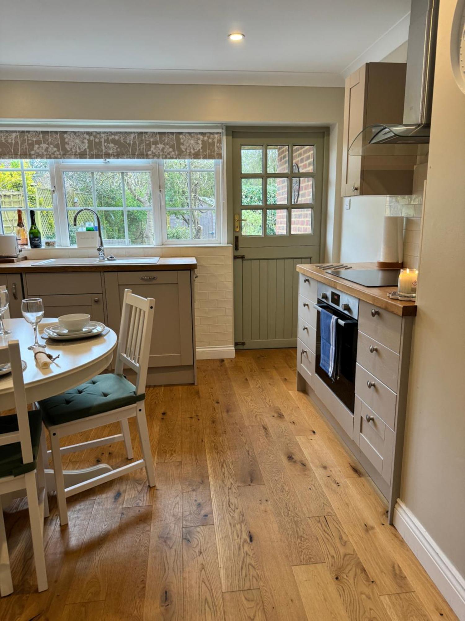 'Bramley Fall Cottage' ' On Site Ev Point - Attached Cottage,3 Separate Bedrooms -1 On Ground Level, Sleeps 6, 2 Bathrooms, Sandy Wittering Beach 8Min Drive, Rural Location, Child Friendly, Small Breed Dog Friendly, Private Parking Chichester Bagian luar foto