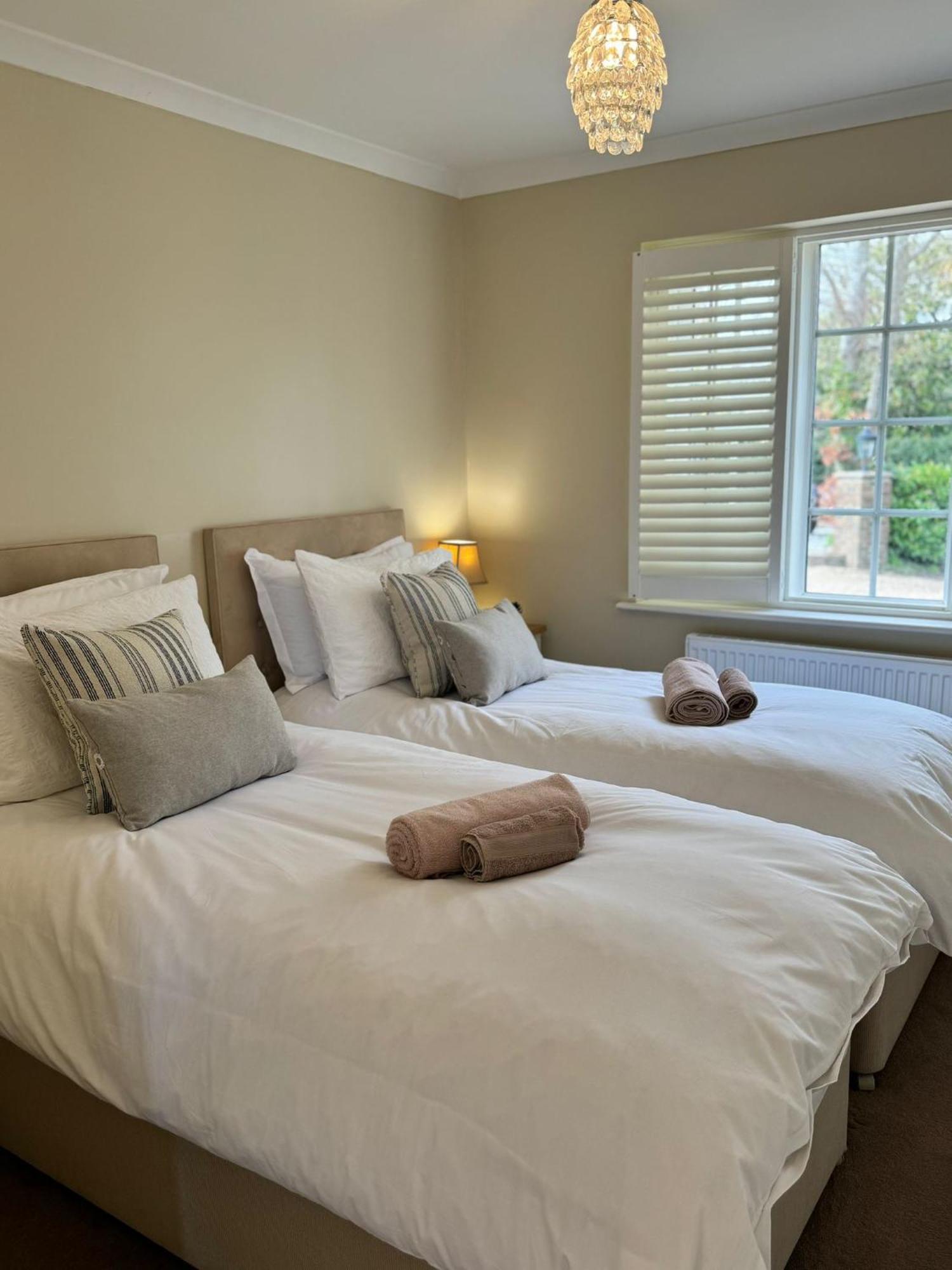 'Bramley Fall Cottage' ' On Site Ev Point - Attached Cottage,3 Separate Bedrooms -1 On Ground Level, Sleeps 6, 2 Bathrooms, Sandy Wittering Beach 8Min Drive, Rural Location, Child Friendly, Small Breed Dog Friendly, Private Parking Chichester Bagian luar foto
