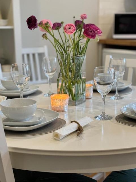 'Bramley Fall Cottage' ' On Site Ev Point - Attached Cottage,3 Separate Bedrooms -1 On Ground Level, Sleeps 6, 2 Bathrooms, Sandy Wittering Beach 8Min Drive, Rural Location, Child Friendly, Small Breed Dog Friendly, Private Parking Chichester Bagian luar foto