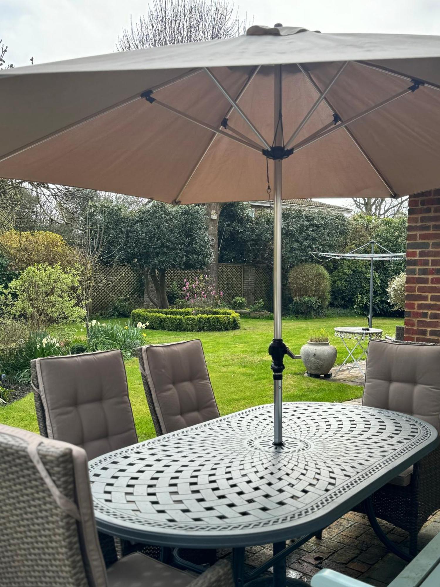 'Bramley Fall Cottage' ' On Site Ev Point - Attached Cottage,3 Separate Bedrooms -1 On Ground Level, Sleeps 6, 2 Bathrooms, Sandy Wittering Beach 8Min Drive, Rural Location, Child Friendly, Small Breed Dog Friendly, Private Parking Chichester Bagian luar foto
